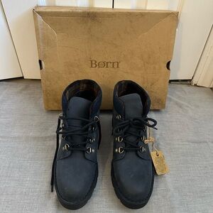 Born Women's leather Navy Lace-Up Boots
